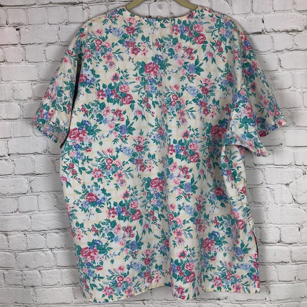SCRUB TOP floral pattern - Picture 3 of 8